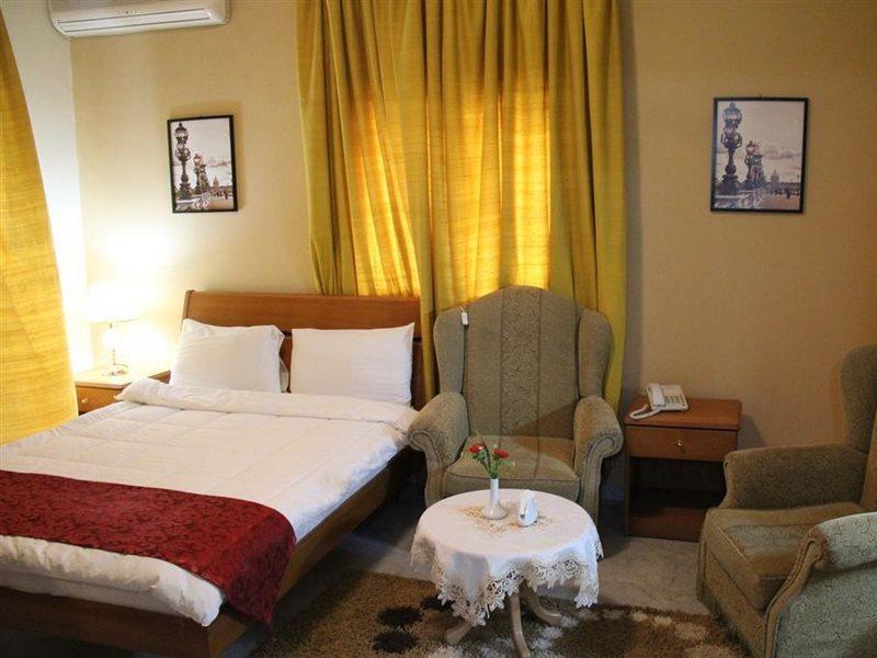 Hotel The Diplomat Bejrut Zewnętrze zdjęcie