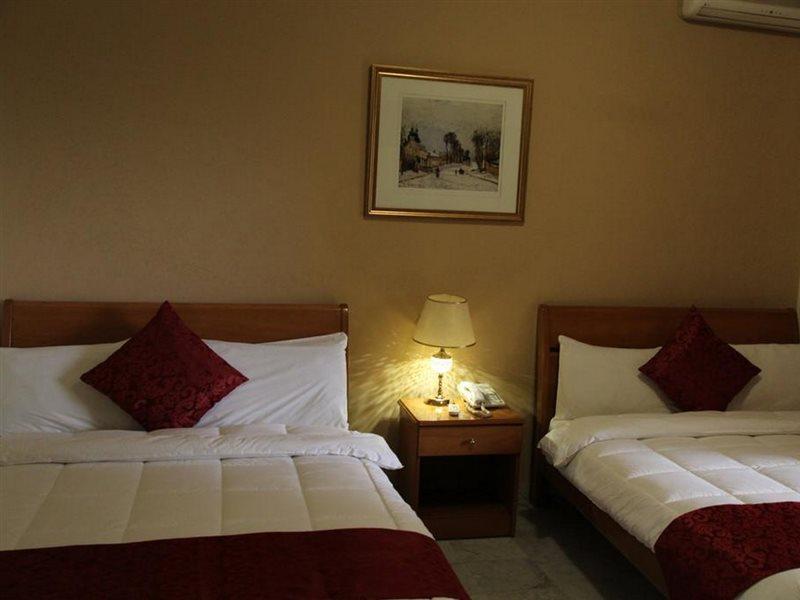 Hotel The Diplomat Bejrut Zewnętrze zdjęcie